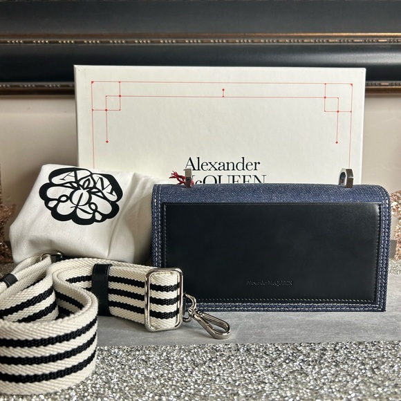 🎁 NWT Alexander McQueen The Knuckle Satchel Crossbody Bag Denim/Black - Picture 2 of 11